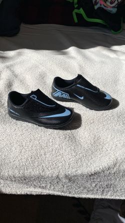 Nike Kids Size 10 Soccer/Park Shoes