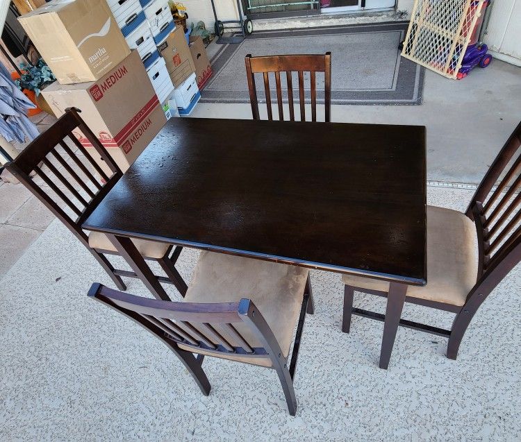 Small Dinning Table and 4 Chairs