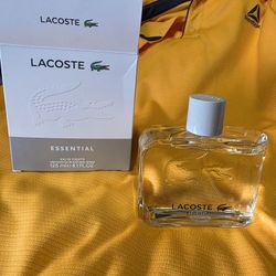 Lacoste Essential
