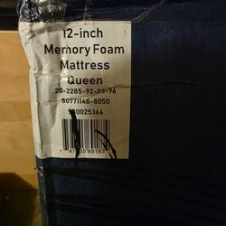 Serta 12-in Memory Foam QUEEN Mattress