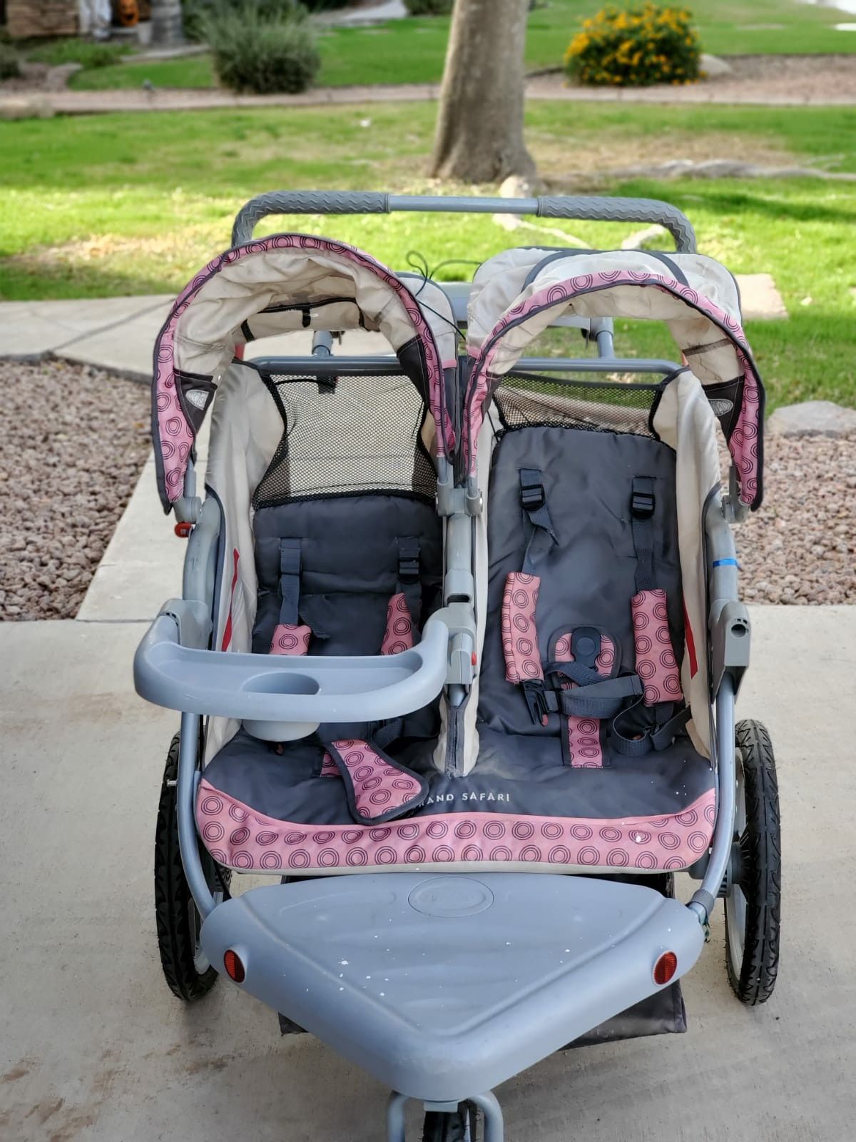 Schwinn double jogging stroller. for Sale in Gilbert, AZ - OfferUp