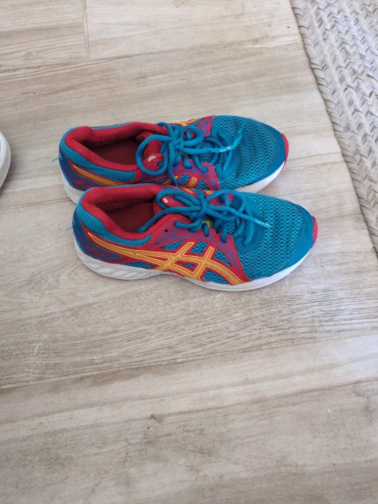 Asics Boys Shoes, Size 4