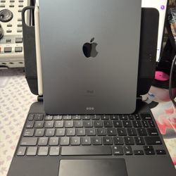 iPad Air 4th Gen 256gb W/ Apple Pencil & Magic Keyboard