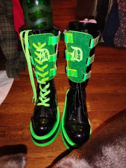 Womens demonia boots size 10