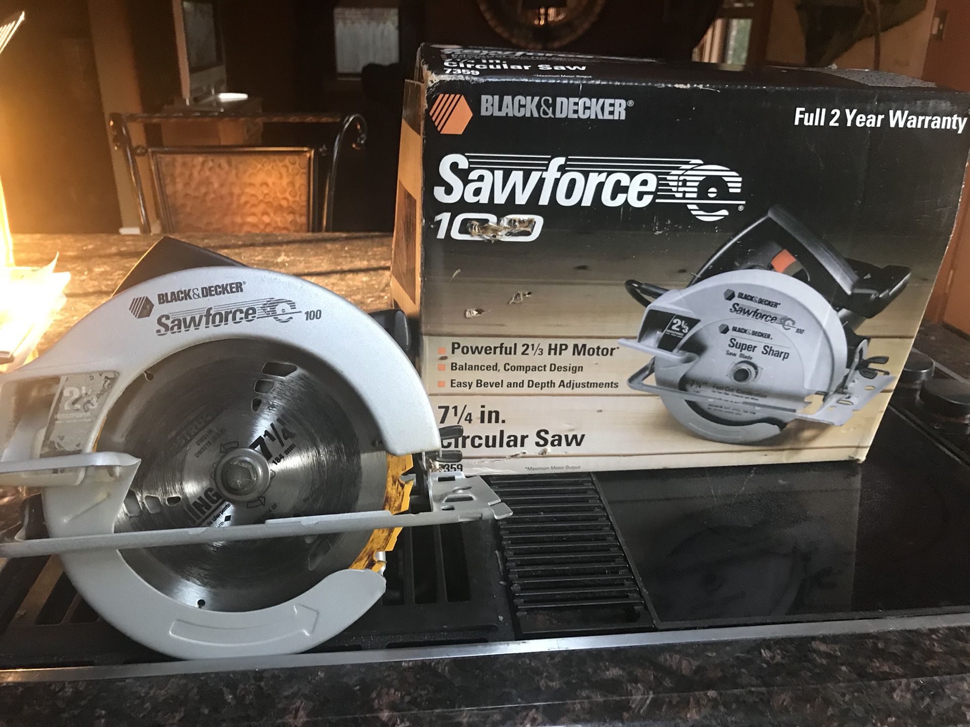 Black & Decker Circular Saw Model 7359 7.25” corded 2-1/3” HP. Works  perfectly!!!! for Sale in Glyndon, MD - OfferUp