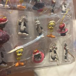 Looney Tunes Set Of 18 Mini Holiday Ornaments 