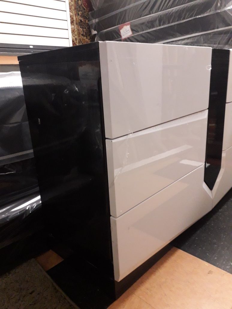 New dresser (open box just to display it)