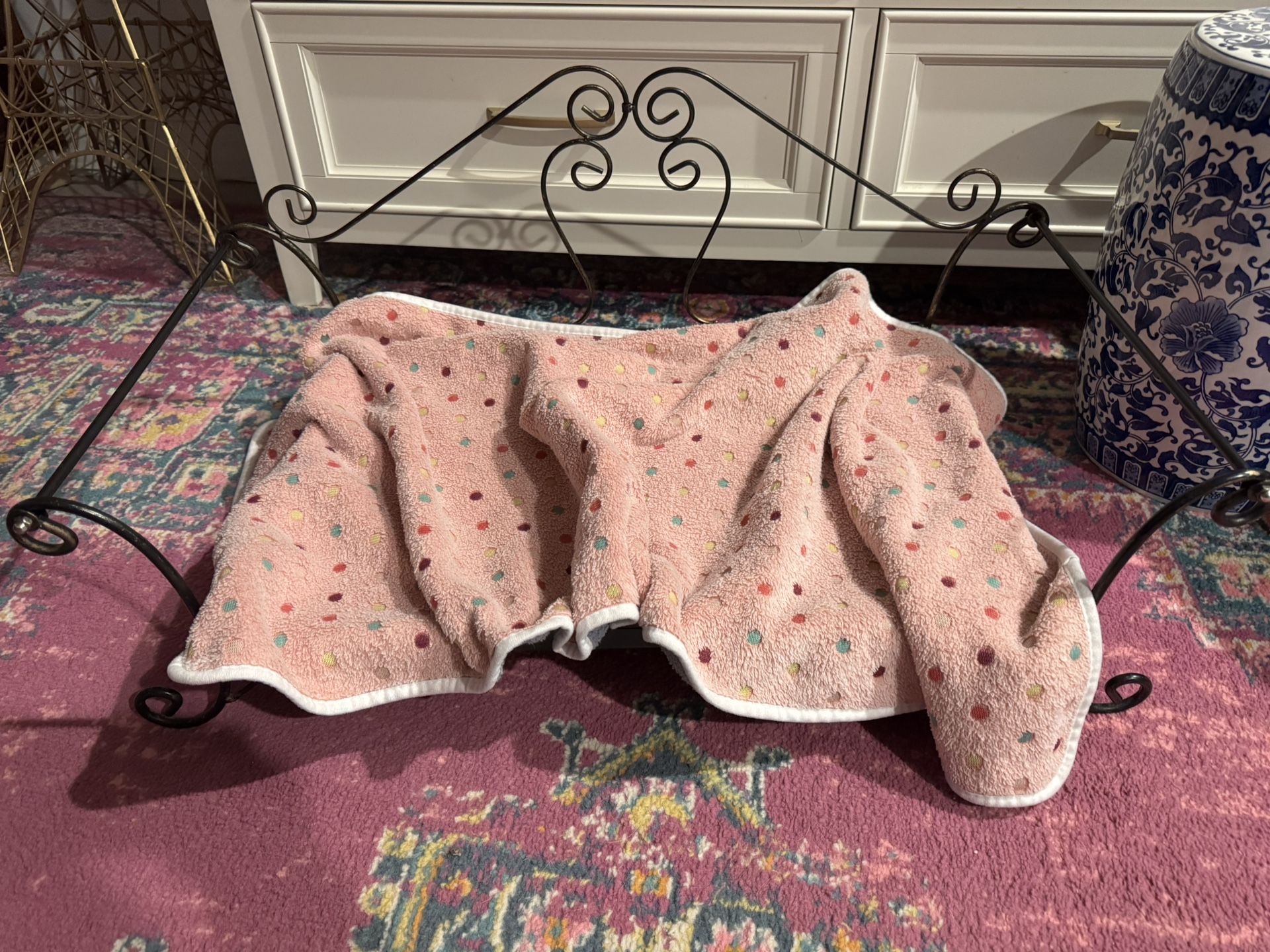 Decorative Iron Pet Bed W Blanket