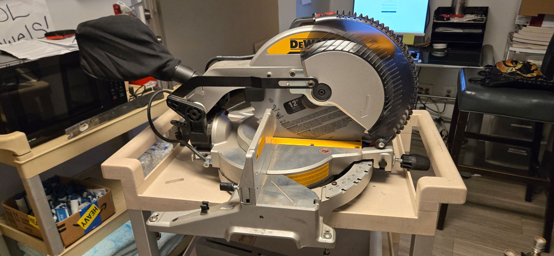 Dewalt DWS715 12 inch compound miter saw