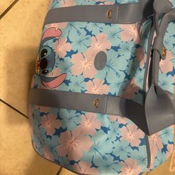 Stitch Duffel Bag With Wheels 