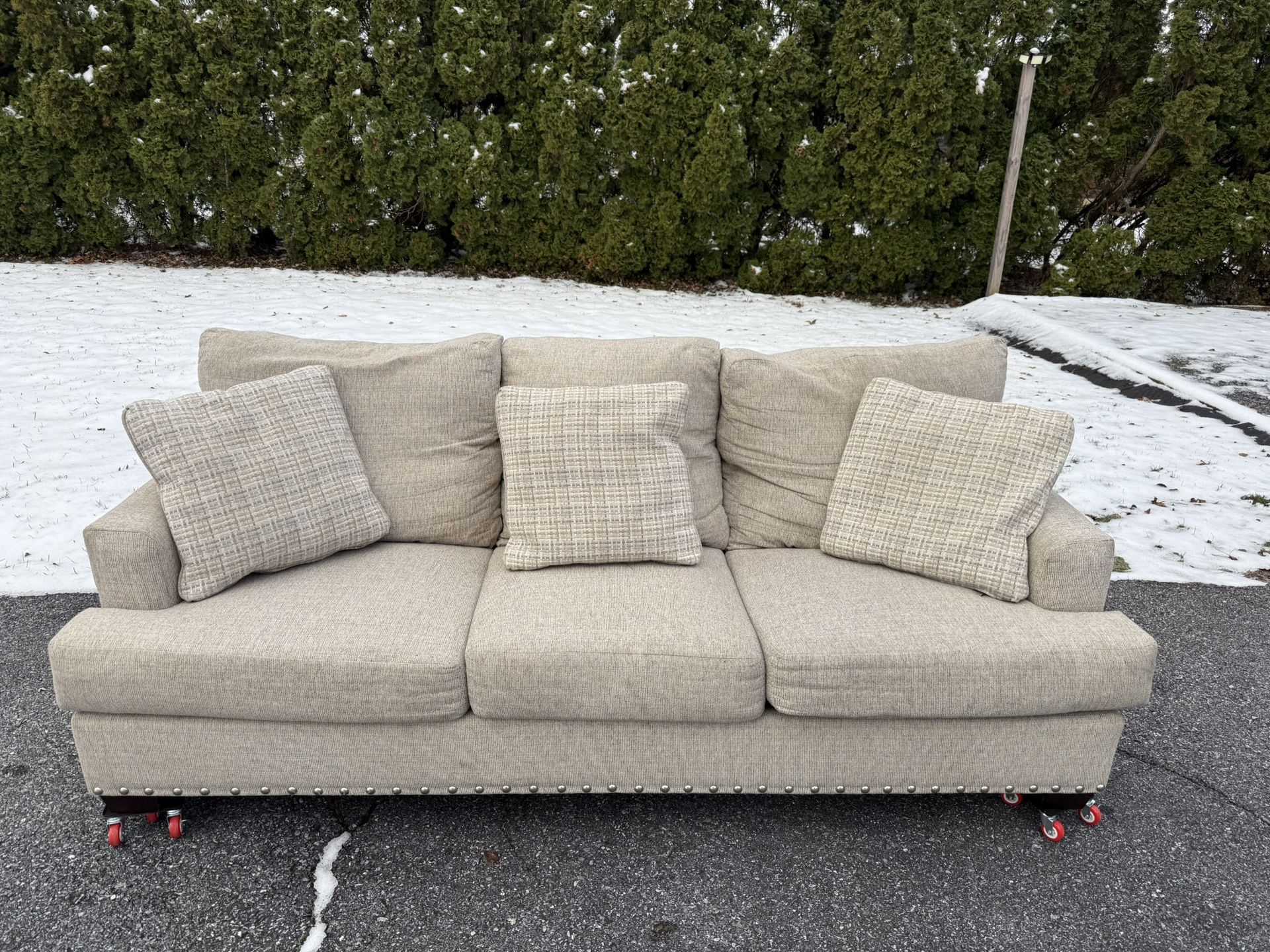 Beautiful Neutral Colored 3 Seat Sofa/Couch comes with 3 Pillows (Delivery Available🚗)