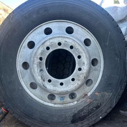 Vendo  Llantas De Trailer.  A 300     Tengo Más De 13 Llantas 