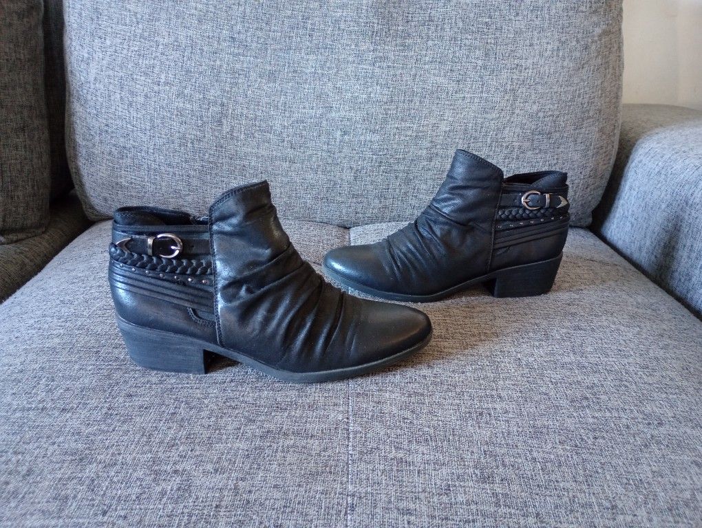 Baretraps women's black side zip block heel ankle boots size 7.5M