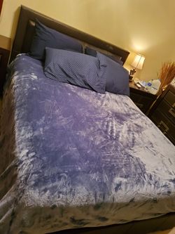 QUEEN SIZE BED
