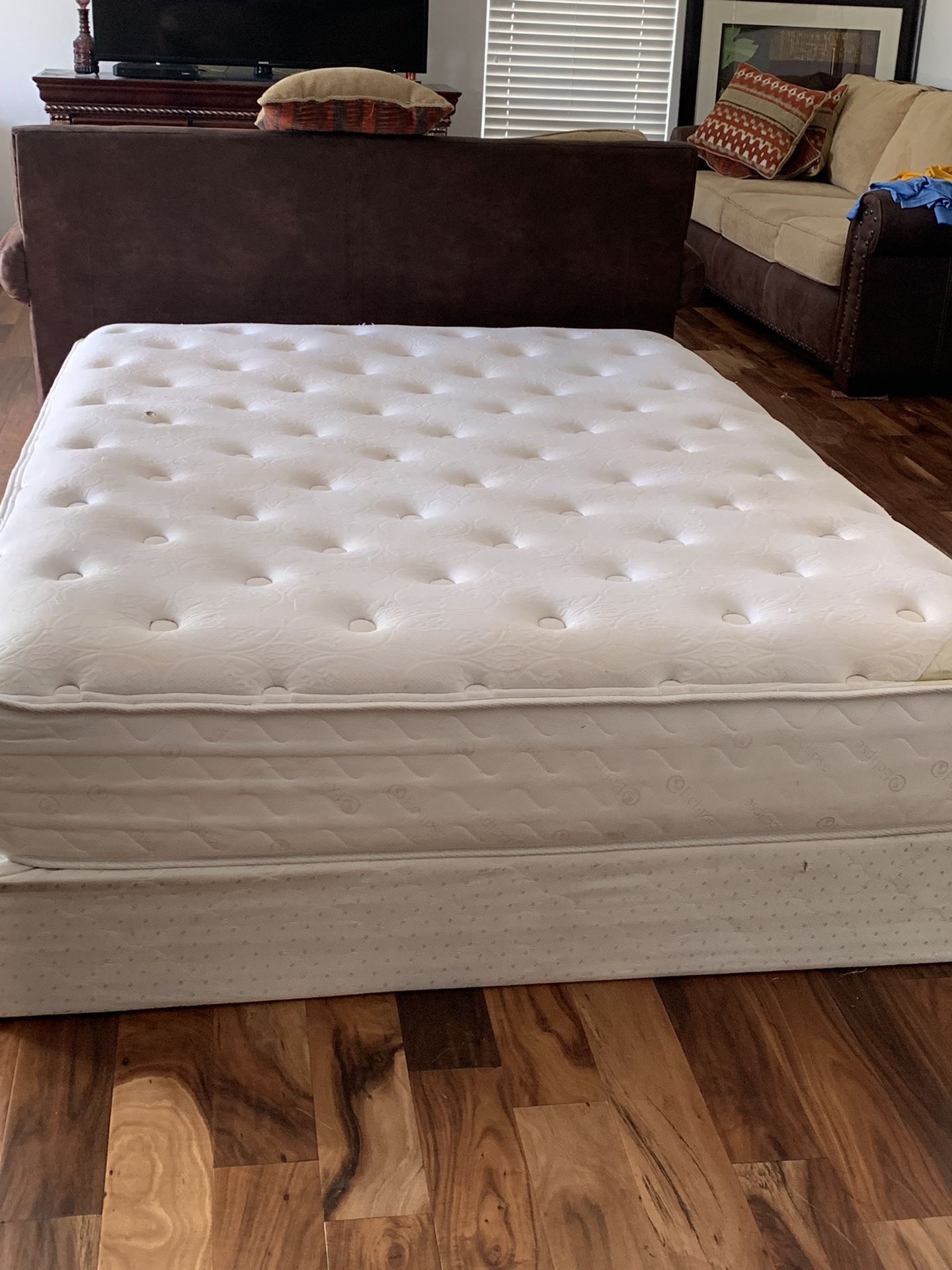 USED QUEEN SIZE MATTRESS WITH BOX SPRING