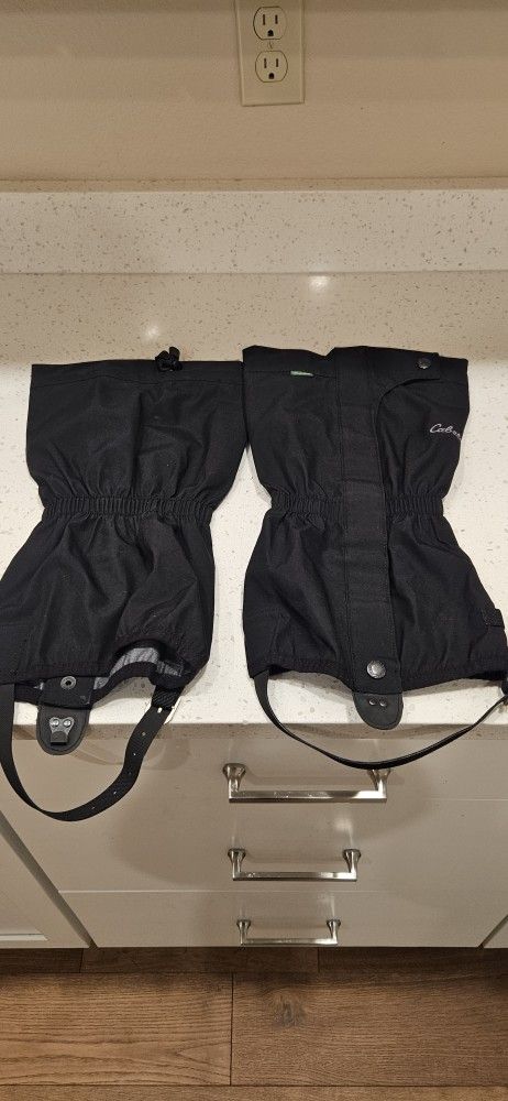 PAIR. OF. NEW. CABELAS. GAITORS