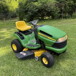 John Deere LA115 Model 2009  (120hrs only)