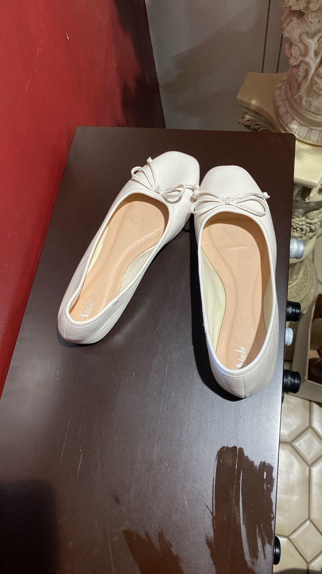 WHITE BALLET FLATS SIZE 7.5