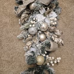 Holiday Swag Decoration 