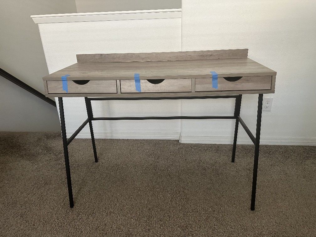 Stylish Grey Wash Desk - 3 Drawers - Great Condition!