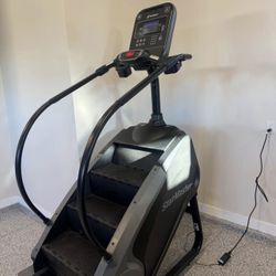 Stairmaster Gauntlet Series 8 Stepmill - Gym Quality ( Only 240 Run Hours) 