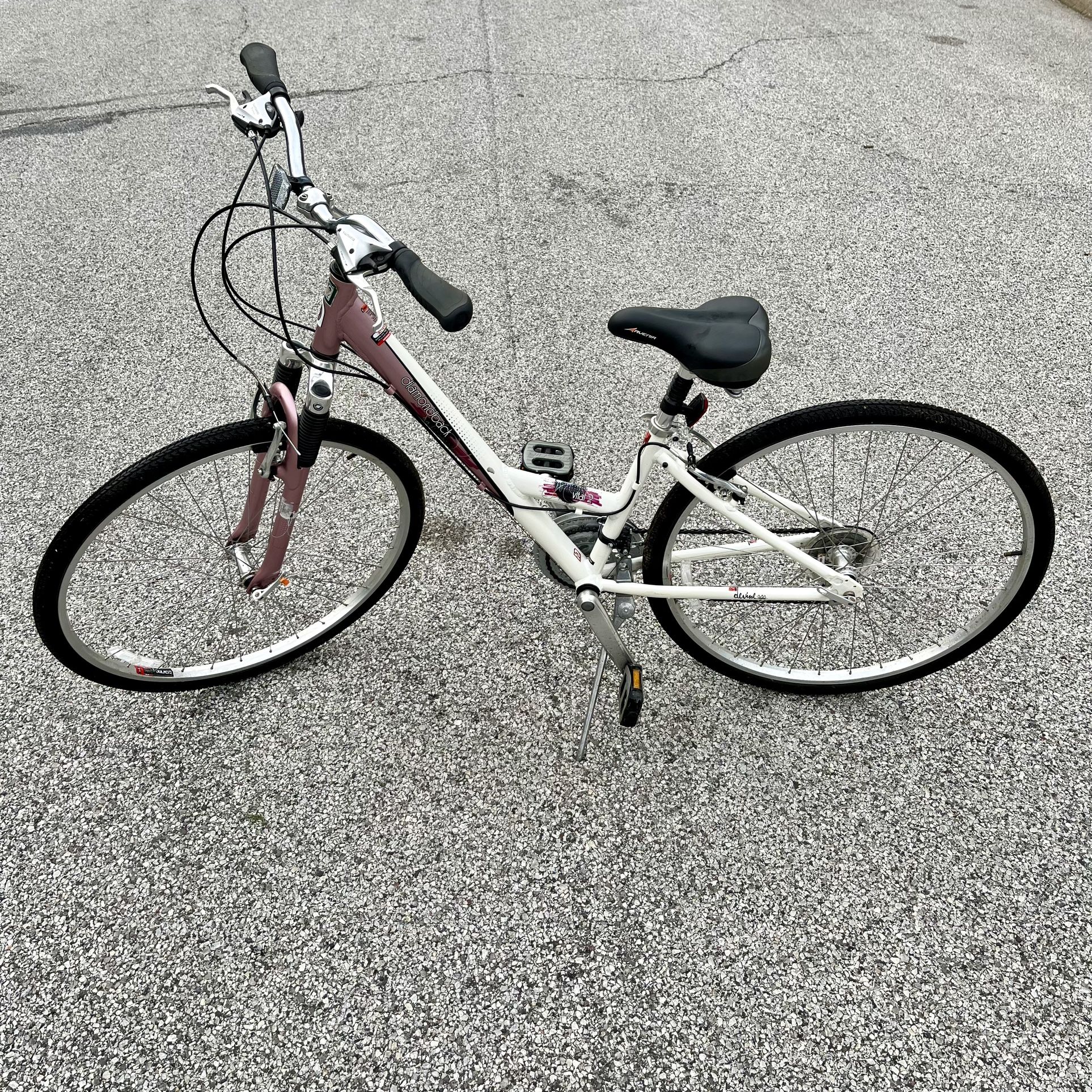 Women's Diamondback Vital 2 26" Hybrid Bike for Sale in Lakewood, OH