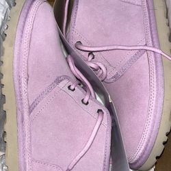 BRAND NEW  Women’s Uggs Size 7 Color Pink