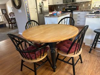 Nook table & chairs