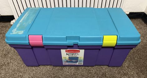 Vintage 1991 Rubbermaid Keepers Totelocker Colorblock Storage Tote  No. 2156   Let’s go back to the 90s! This cool-as-a-cat vintage Rubbermaid Keepers