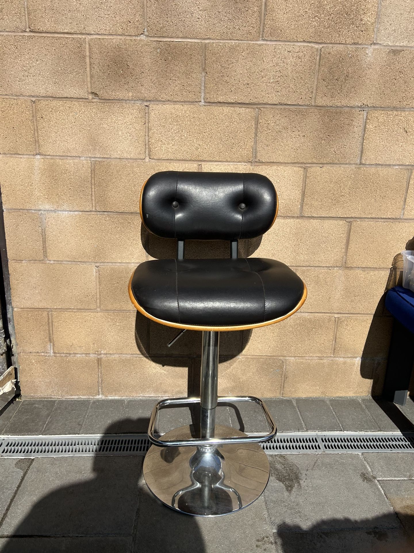 Swivel stool Rotates And Moves Up And Down