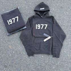 Essential Hoodie 1977