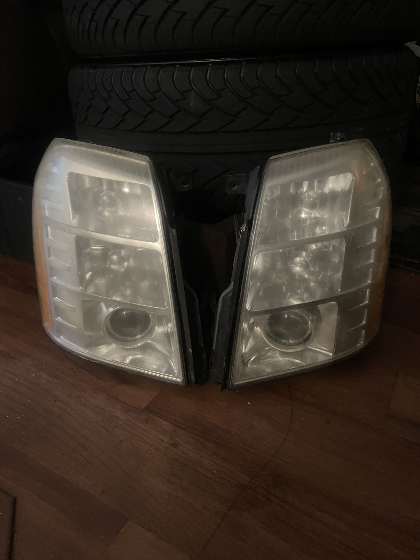 OEM Orginal Cadillac Escalade Headlights☑️