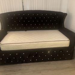 Day Bed Like New. Mamory Foam Mattresses.