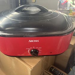 This is an Aroma 18-Quart Electric Roaster Oven