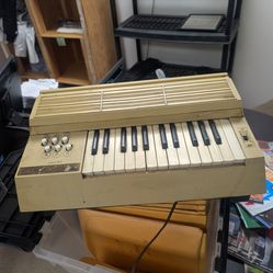 Magnus electric chord organ