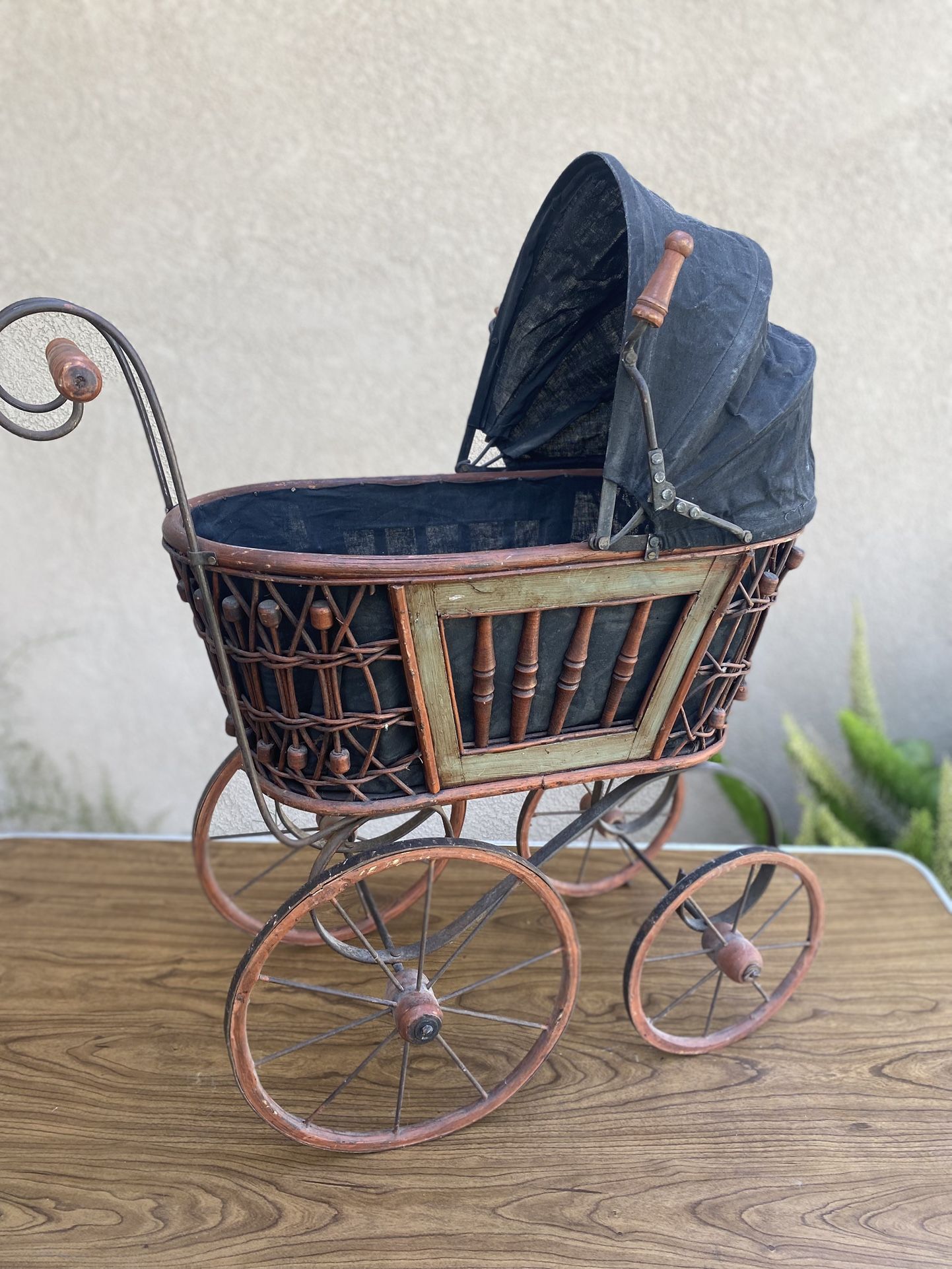 Selling A Vintage doll Buggy , great decorations display