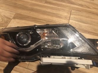 2018 OEM PATHFINDER RIGHT HEADLIGHT