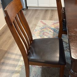 Dining table and 4 chairs