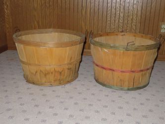 2 vintage bushel baskets