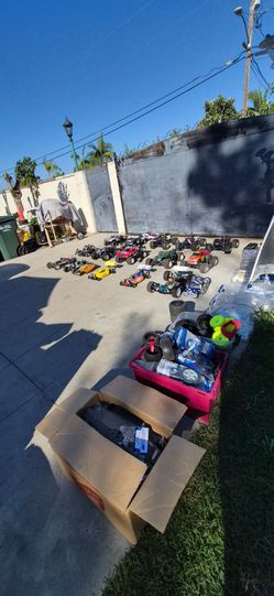Lot of RC cars in good condition; almost all come with their remote and receiver (nitro and electric)  I am not selling the cars separately.
