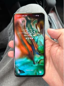 Samsung s10e 128gb unlocked (few cracks bottom left)