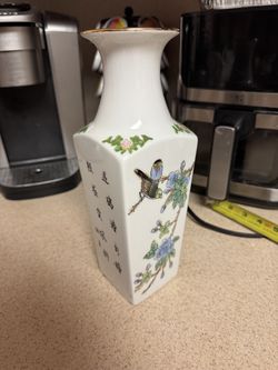 Vintage Jingdezhen Hand-Painted Porcelain Vase with Birds and Floral Design