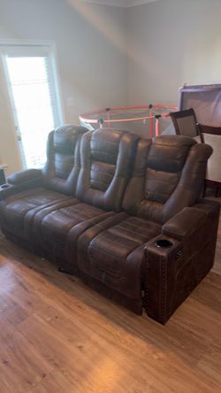 Reclining entertainment sofas