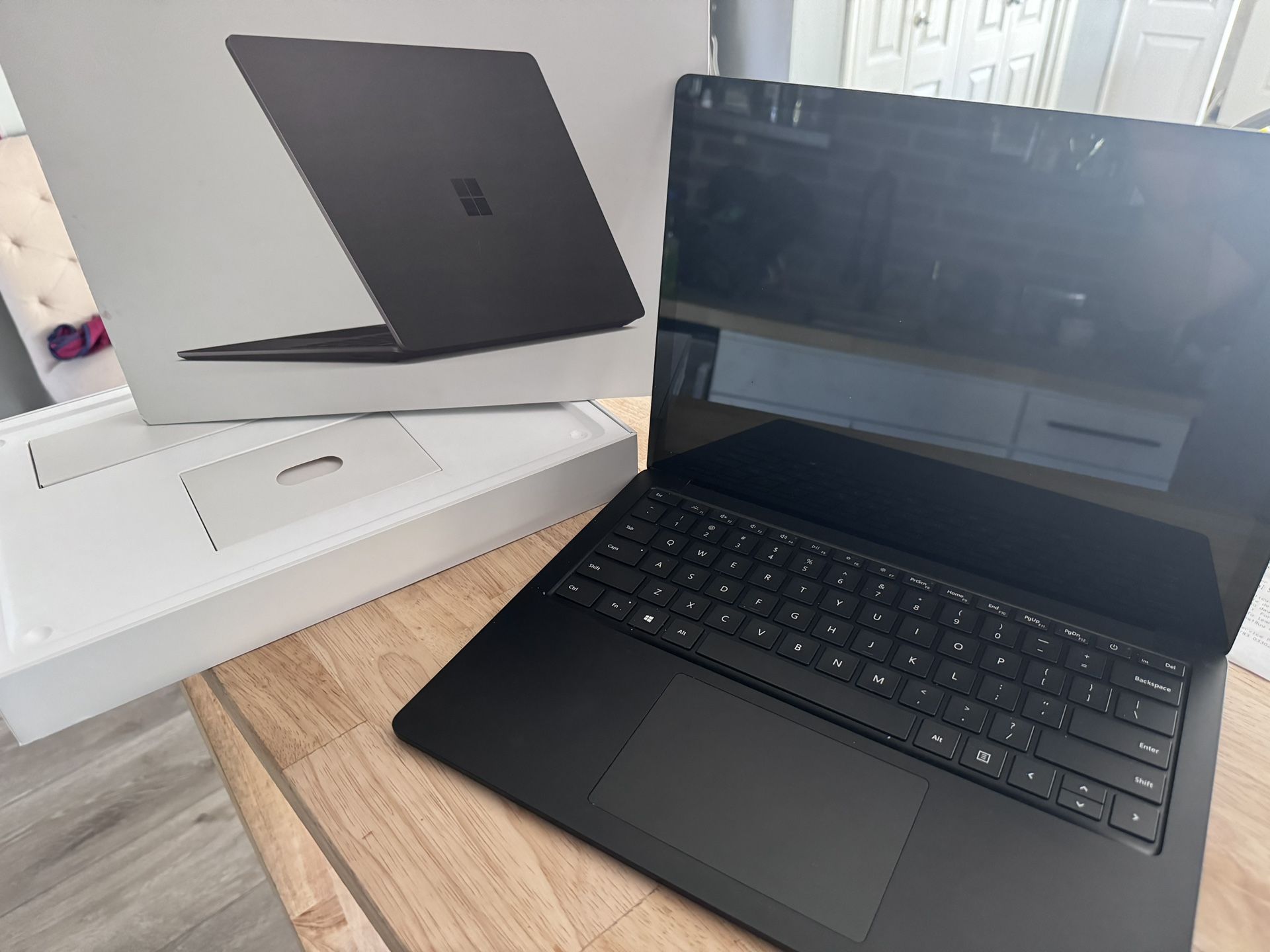 $375 Mint Condition Microsoft Surface Laptop 4 — 13.5" Touch-Screen