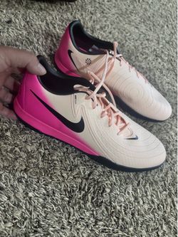 New indoor soccer cleats size 11