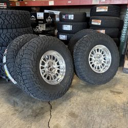 New set of (4) Method 318 17” machined 6x5.5 on (4) 35x12.50R17 Falken AT4W