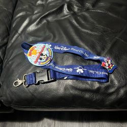 Walt Disney Travel company Lanyard & pin Mickey and Minnie