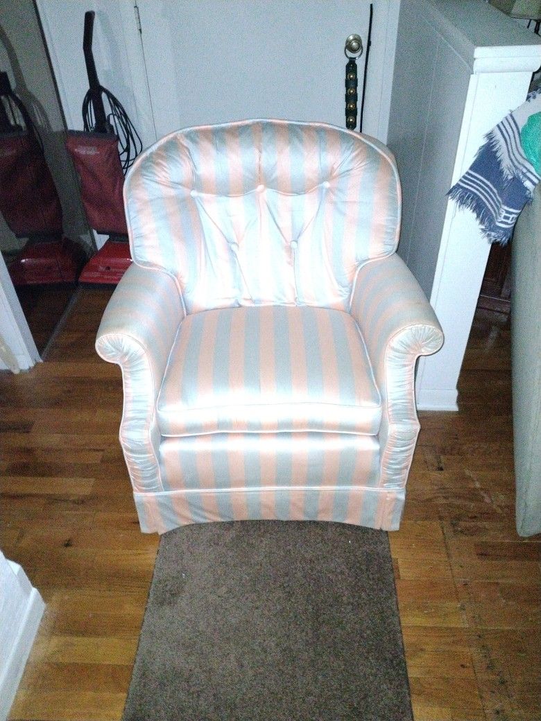 Plush Comfy Women's Chair