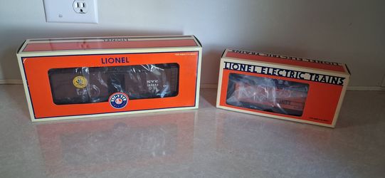O Guage LIONEL NYC Boxcar & An O Guage LIONEL Caboose (PICKUP ONLY)