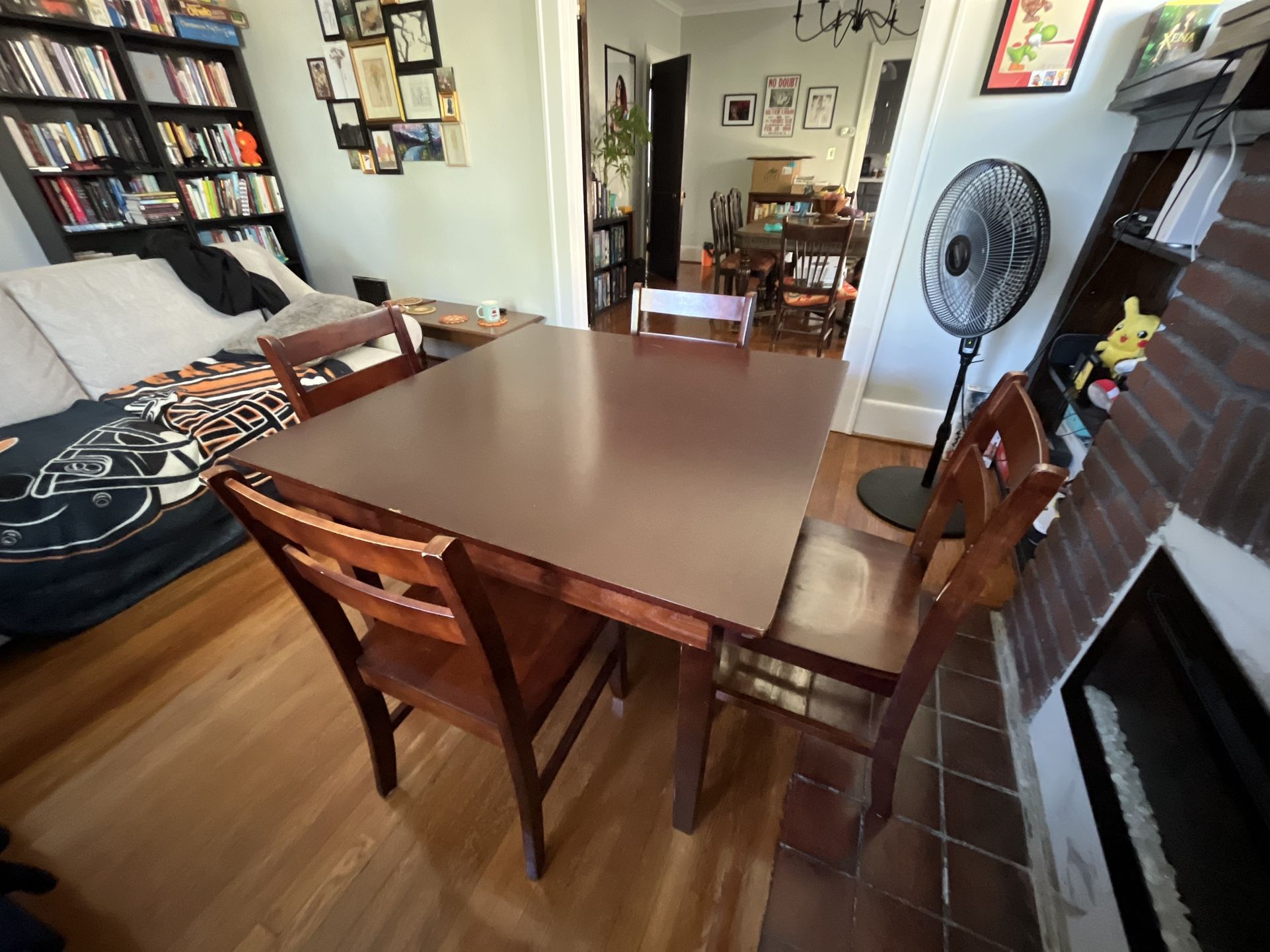 Table With 4 Chairs 